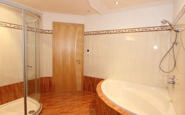 Luxurious Apartment in Mayrhofen With Mountain View