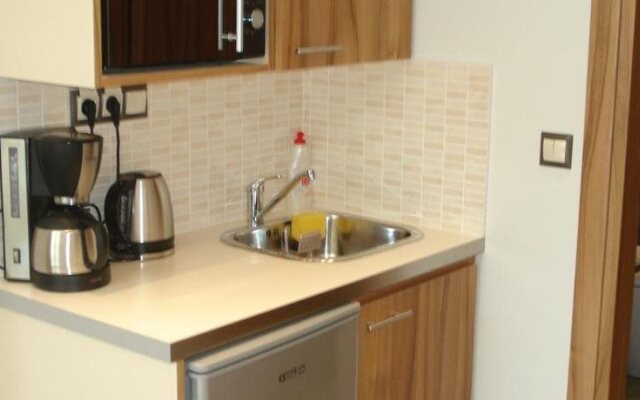 Mirivili Rooms & Suites Hotel