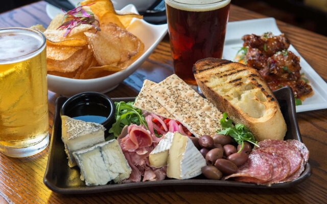 DoubleTree by Hilton San Francisco Airport