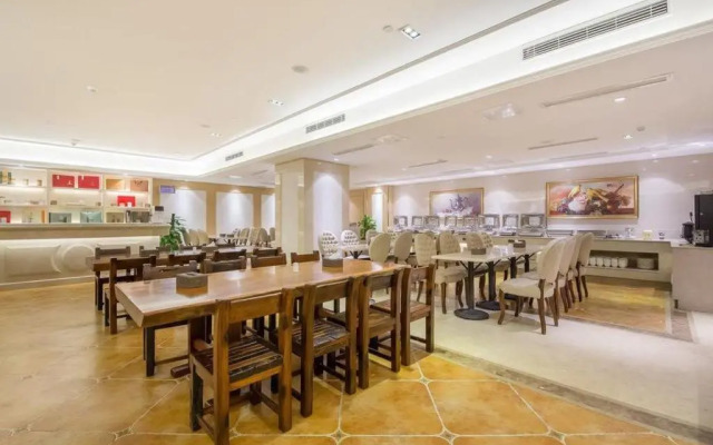 Vienna International Hotel (Nanjing Zhushan Road Metro Station)