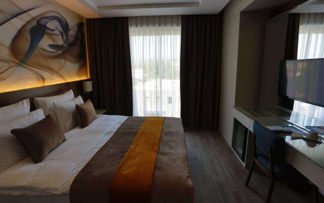 B Business Hotel & Spa