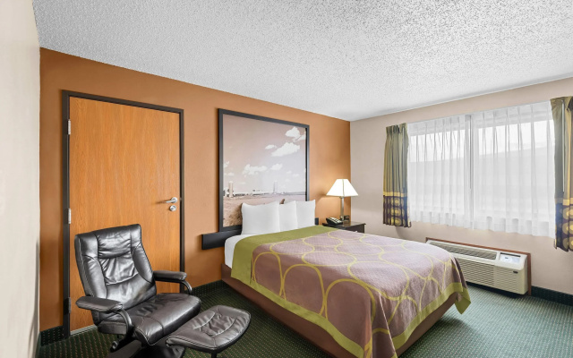 Super 8 by Wyndham Jefferson