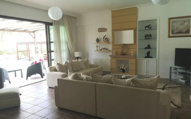 Stunning Private Villa - Beautiful Gardens & Pool