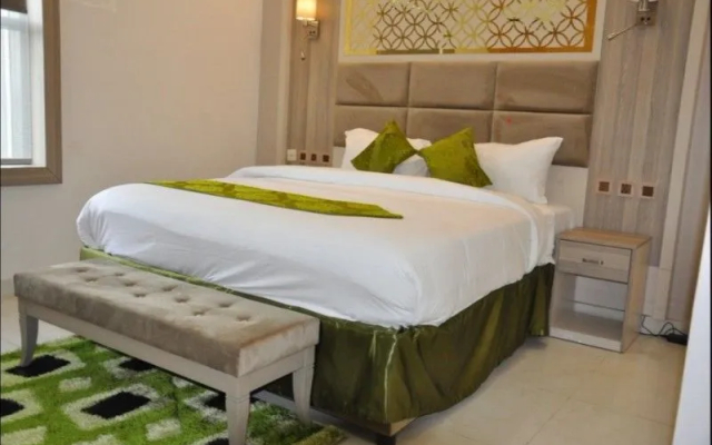 Springhill Hotel & Suites