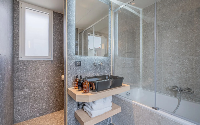 Yuna Porte Maillot - ApartHotel