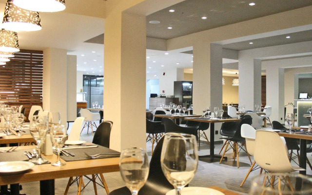 Amphitryon City Hotel