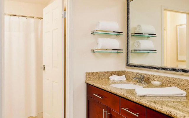 MainStay Suites Appleton Airport - Fox River Mall Area