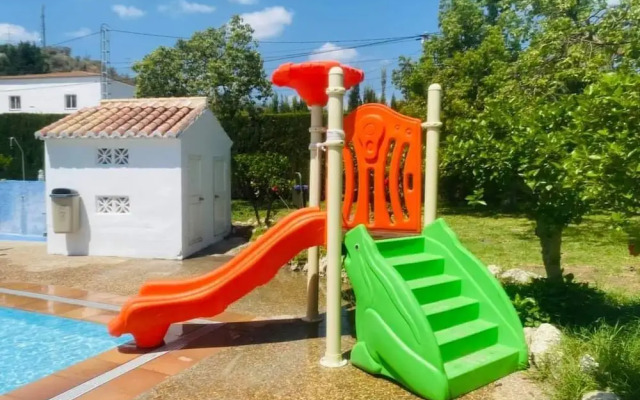 Casa Maruja en Cutar con Jacuzzi y Wifi Fibra