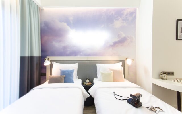 Cloud7 Hotel