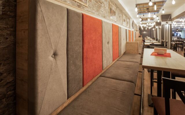 Sky Cabin Apartments