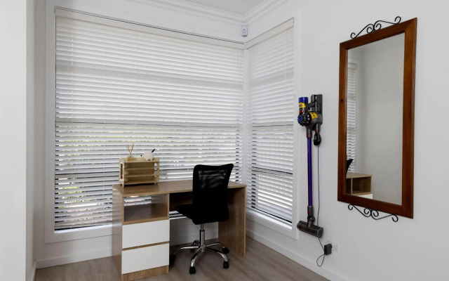 Cozy Getaway, King Bed with TV, NBN, Netflix, Nespresso