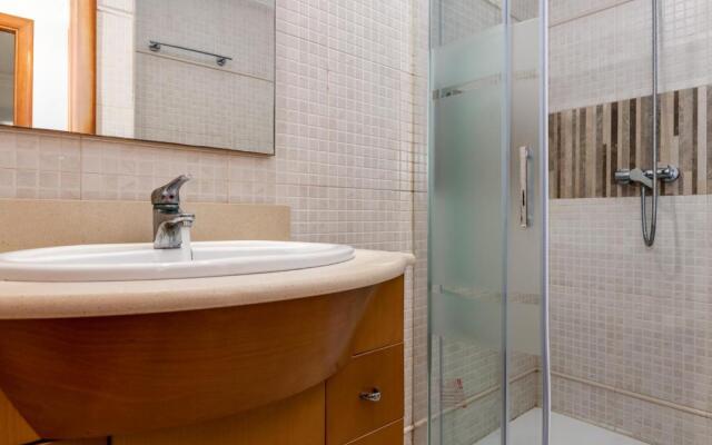 1st Line Daniya APT - Solarium Terrace & Pool