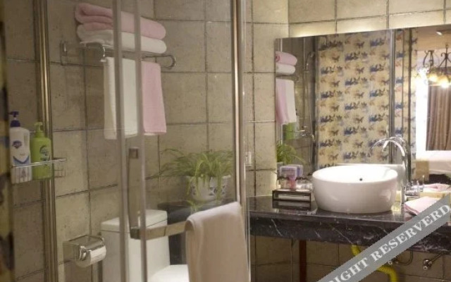 Aiwei Theme Hotel