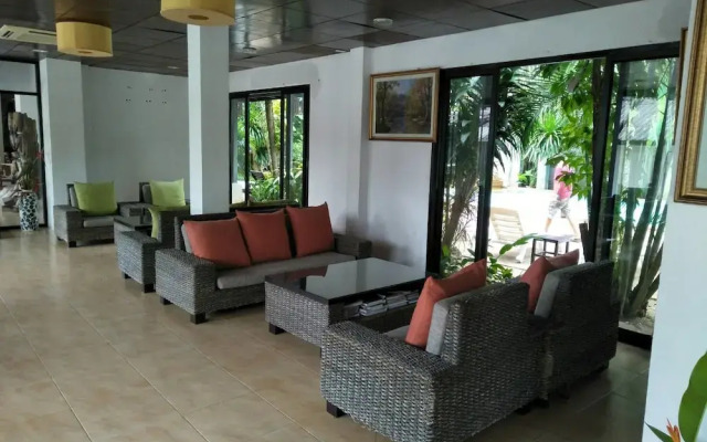 Holiday Park Hotel