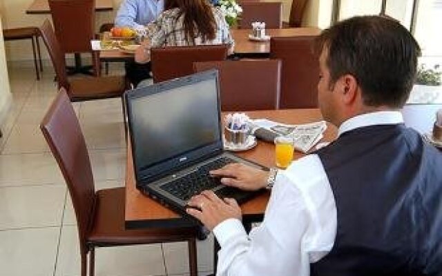 Imperio Suites Hotel