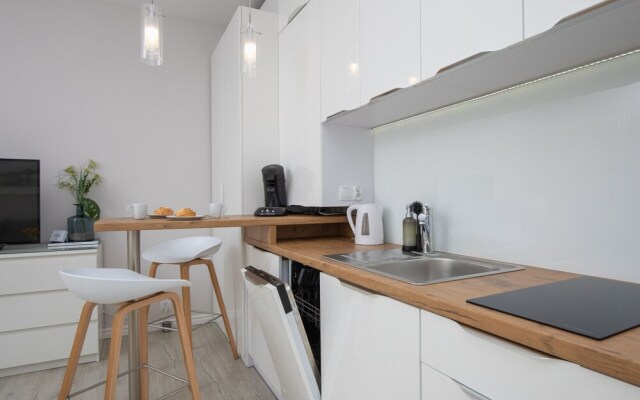 Dąbrówki Apartment by Renters