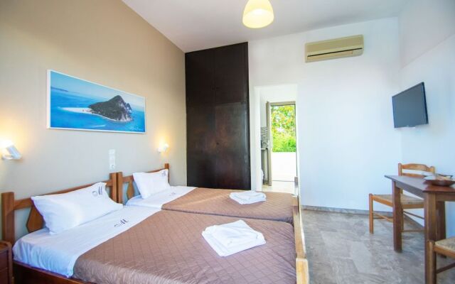 Manthos Beachfront Apts & pool