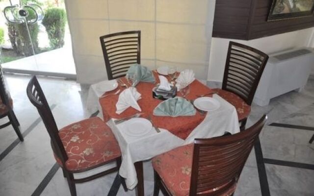 Chinar Family Resort