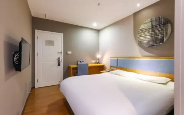 7 Days Premium Zhuhai Gongbei Light Railway Branch