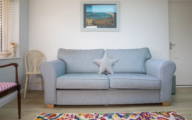 Tranquil Family Retreat 5 min to Beach Garden