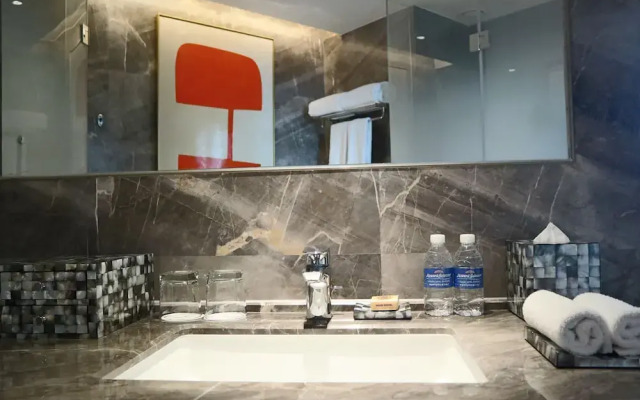 Howard Johnson by Wyndham Huaihai Hotel Shanghai