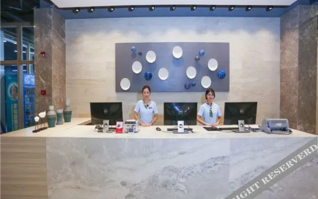 Yuejia Holiday Hotel (Yalong Bay Hehong Holiday Sunshine Branch)