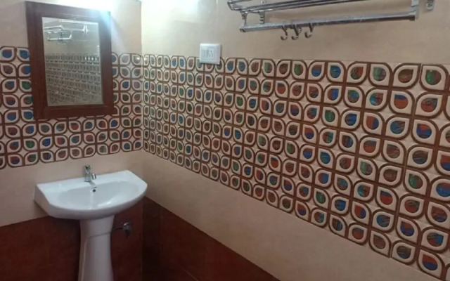 Goroomgo Heera Palace Mysore