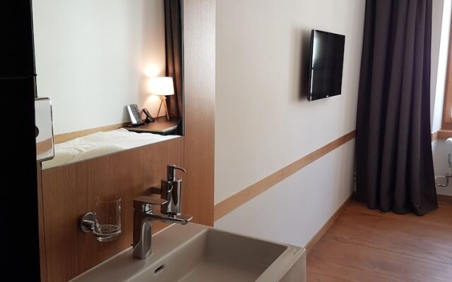 East-West Riverside Hotel