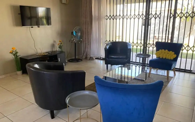 Luxurious 3 bed House Modern Open Plan- Borehole - 2046