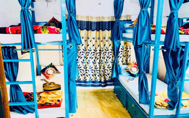 Skyard Hostel Rishikesh (Laxman Jhula)