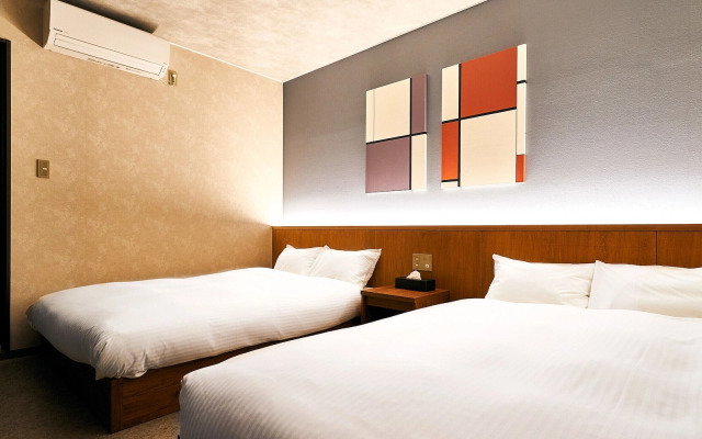 Lacer Okinawa Naha Miebashi