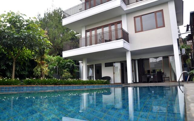 BreezeBlows City View 5BR with Pool + Familly Room