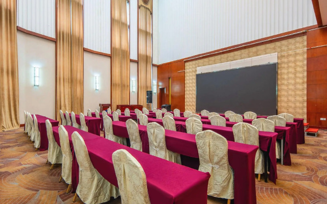 New Land Hotel