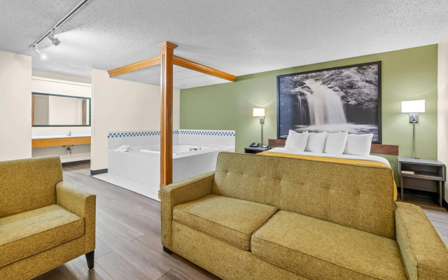 Super 8 by Wyndham Watertown WI