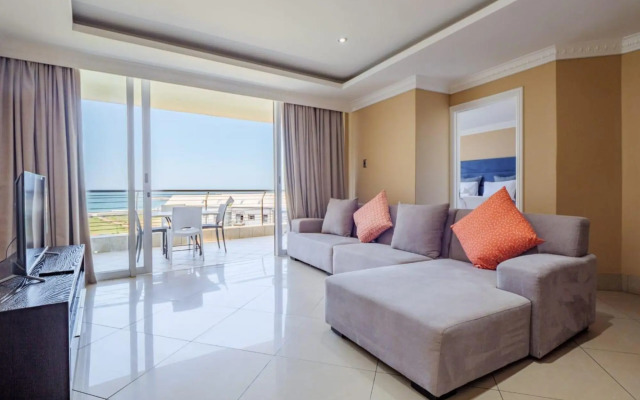 Accommodation Front - The Sails C6-18