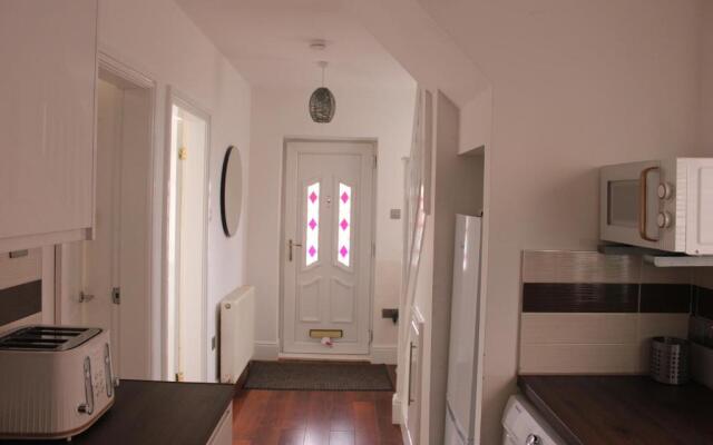 Cosy 3 bedroom house in quiet residential area