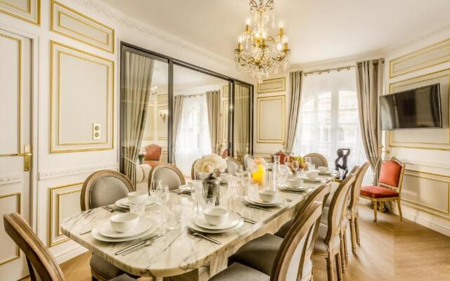 Luxury 6 Bedroom 5 bathroom Palace Apartment - Louvre View
