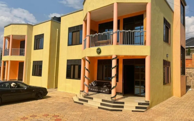 The Mugabi's Spacious Private Room