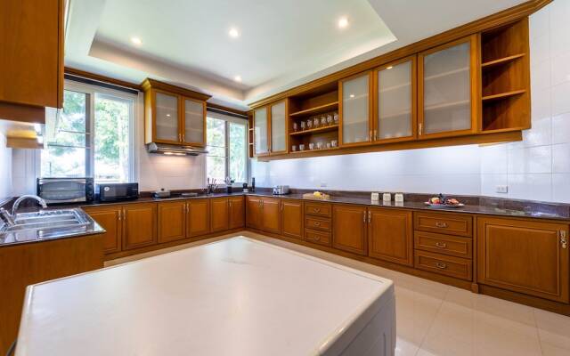 Luxury 6 Bed Mansion - CAS