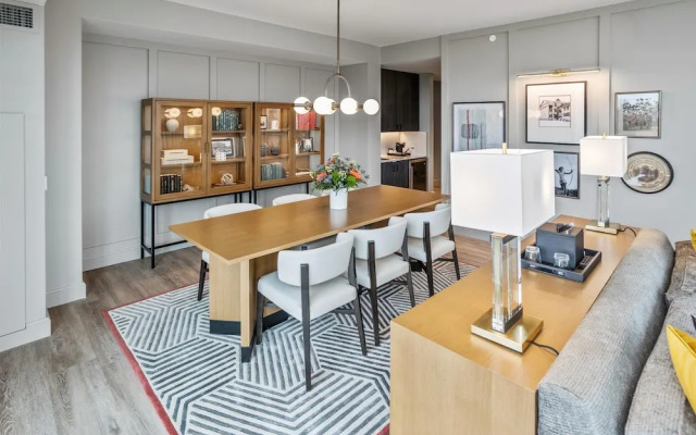 The Highlander at Radford, Tapestry Collection by Hilton