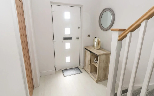 Lunaroxx, 6 Meadow Gardens, Kilgetty