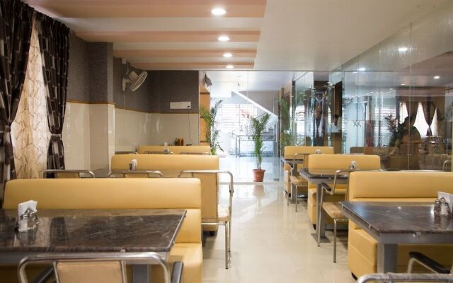 OYO 9248 Hotel Shrinidhi