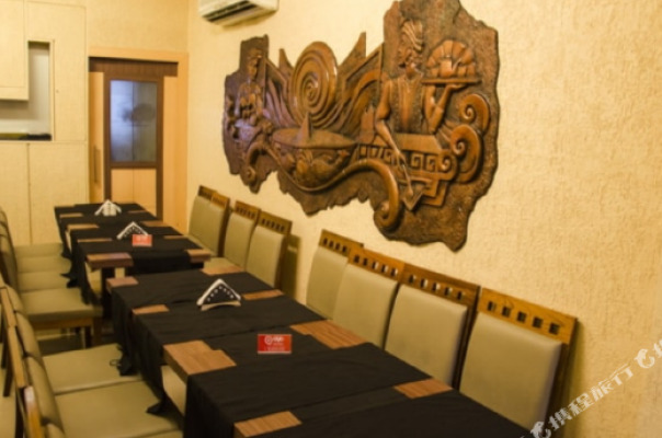 OYO 446 Mas Hotel