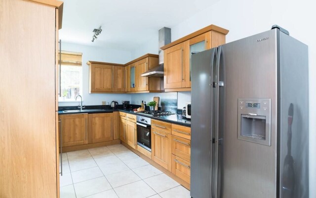 4 Bedroom House in Clapham