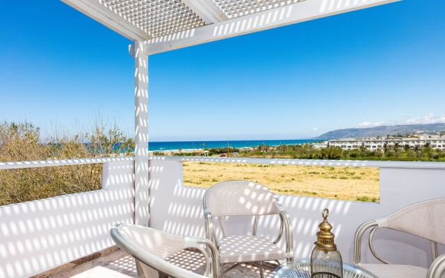 Pinelopi Beach Suites