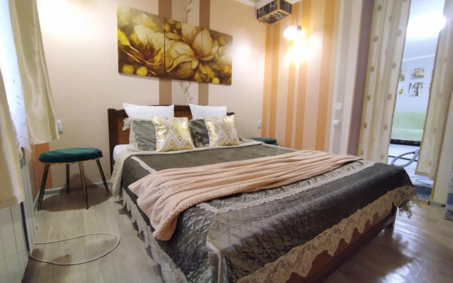 Дом около парка