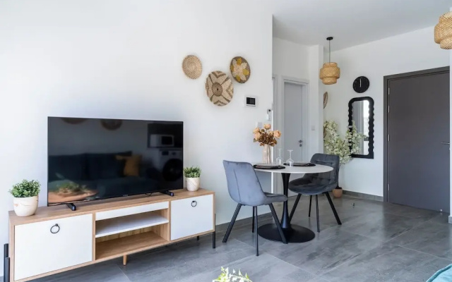 Azoria - Stylish 1-BR Apartment in Kiti