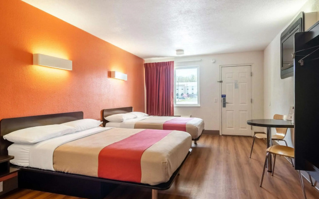 Motel 6 Youngstown, OH