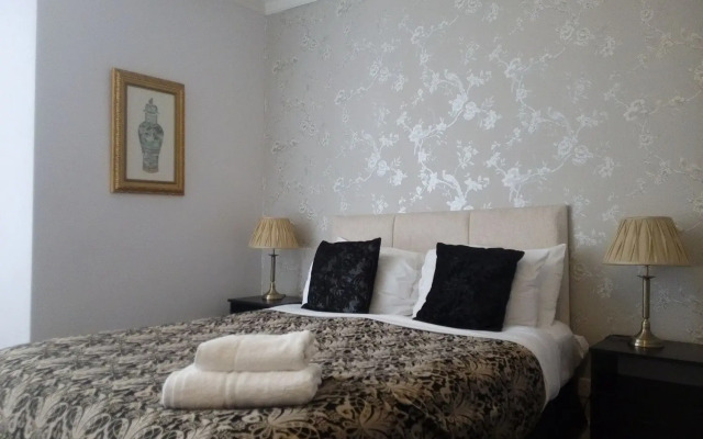 Dukes Folly Hotel