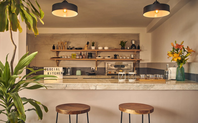 Minimalist Poshtel & Suites